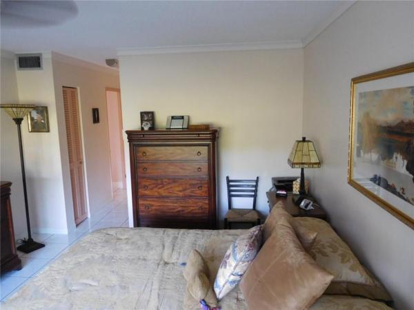 Fairways South, 300 NE 14th Ave #305, Hallandale Beach, Florida 33009, image 3