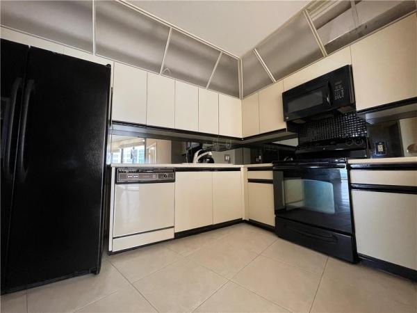 Hamptons West, 20281 E Country Club Dr #710, Aventura, Florida 33180, image 2