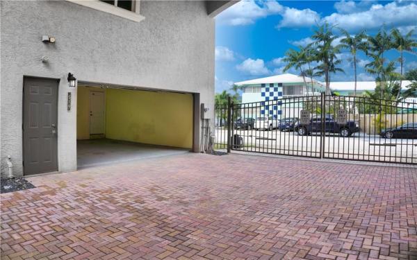 Marbella Townhouses, 514 N Birch Rd, Fort Lauderdale, Florida 33304, image 2
