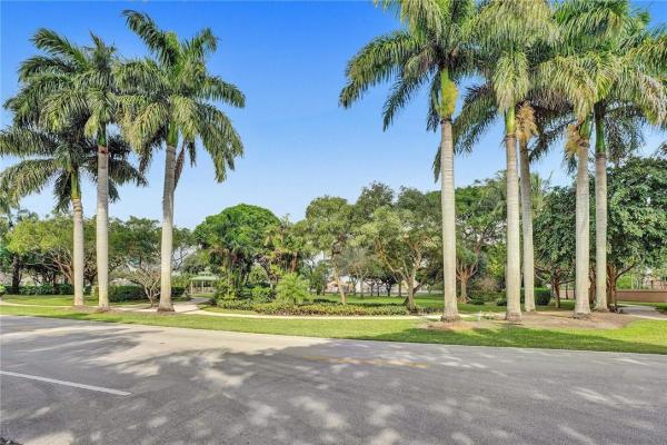 The Townhomes Of Deer Creek, 726 Deer Creek North Shore Dr, Deerfield Beach, Florida 33442, image 2