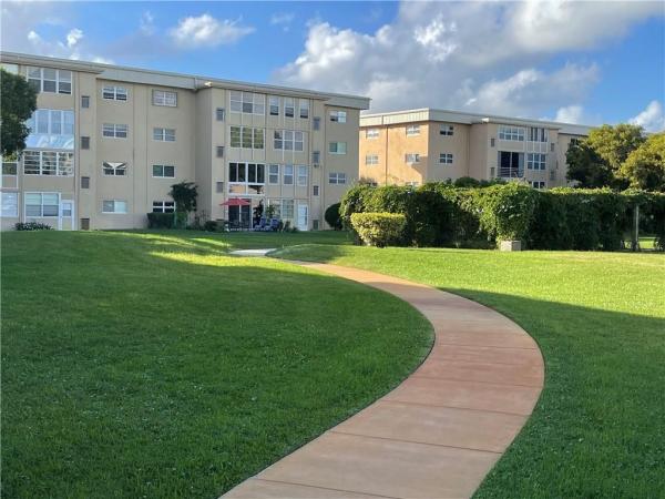 Village Royale Greenside, 2400 NE 1st Ln #4030, Boynton Beach, Florida 33435, image 1