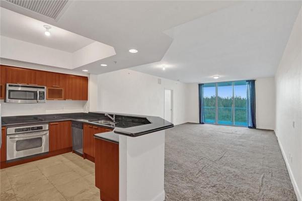 One Fifty One At Biscayne, 14951 Royal Oaks Ln #605, North Miami, Florida 33181, image 2