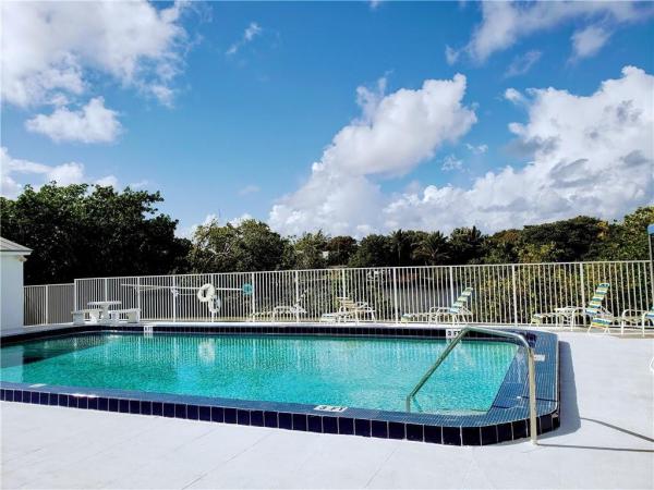 South Palm Beach Villas, 4501 S Ocean Blvd #D8, South Palm Beach, Florida 33480, image 2