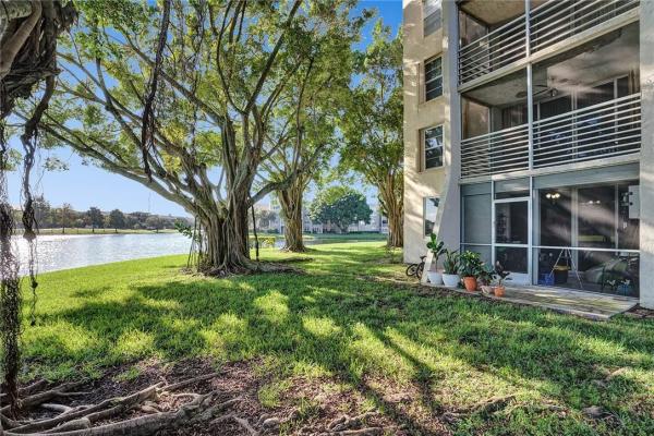 Poinciana Place Of Pine Island Ridge, 9420 Poinciana Pl #102, Davie, Florida 33324, image 2