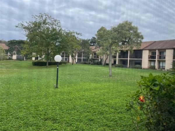 Meadowridge, 2331 SW 15th St #33, Deerfield Beach, Florida 33442, image 2