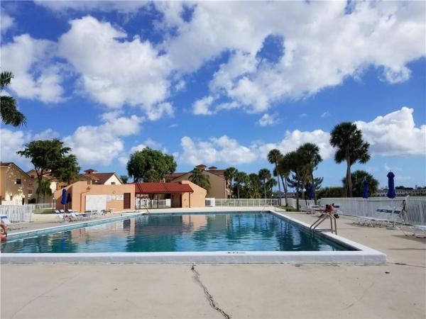 Lakeview Of The California Club, 20840 San Simeon Way #308, Ives Estates, Florida 33179, image 2