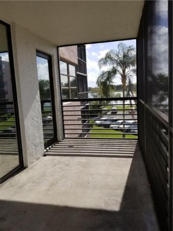 Lakeview Of The California Club, 20840 San Simeon Way #308, Ives Estates, Florida 33179, image 3