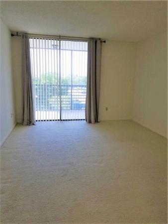 Lakeview Of The California Club, 20840 San Simeon Way #308, Ives Estates, Florida 33179, image 2