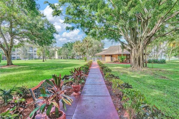 Lagoon Place, 9235 Lagoon Pl #310, Davie, Florida 33324, image 2