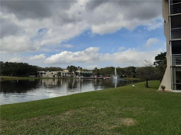 Poinciana Place Of Pine Island Ridge, 9430 Poinciana Pl #402, Davie, Florida 33324, image 3