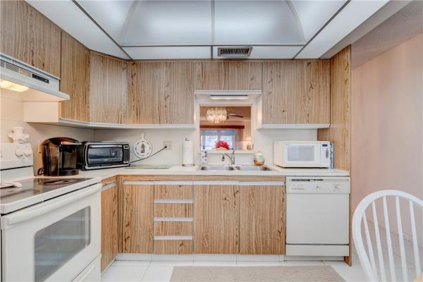 Lucaya Village, 2305 Lucaya Ln #E1, Coconut Creek, Florida 33066, image 1