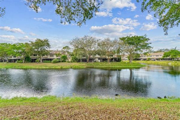 Discovery Pointe, 1977 Discovery Cir E, Deerfield Beach, Florida 33442, image 3
