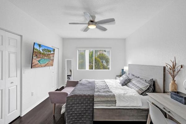 Catalina Lakes, 7859 Catalina Cir, Tamarac, Florida 33321, image 2