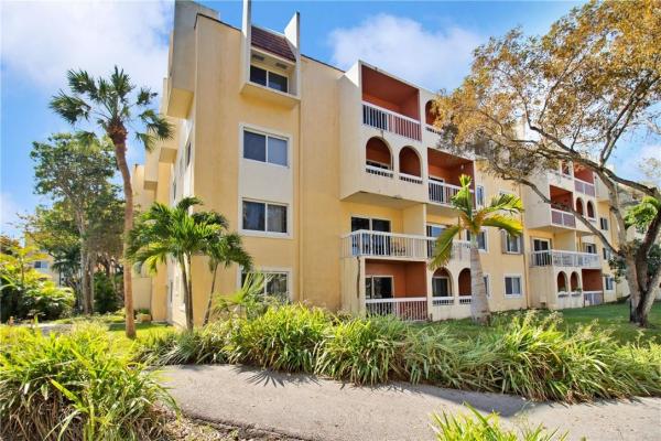 Village Of Kings Creek, 7845 Camino Real #113, Glenvar Heights, Florida 33143, image 2