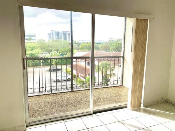 Sandoral, 8005 Lake Dr #401, Doral, Florida 33166, image 3
