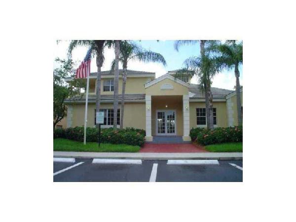 LakeView Club, 2820 N Oakland Forest Dr #207, Oakland Park, Florida 33309, image 1