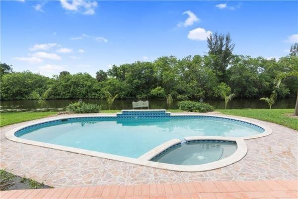 Lexington Of Sherbrooke, 6975 N Calumet Cir, Lake Worth, Florida 33467, image 1