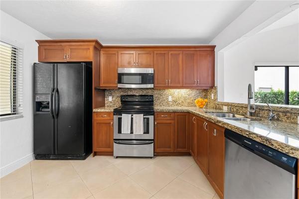 Villas Of Bonaventure, 16159 Laurel Dr #29, Weston, Florida 33326, image 1