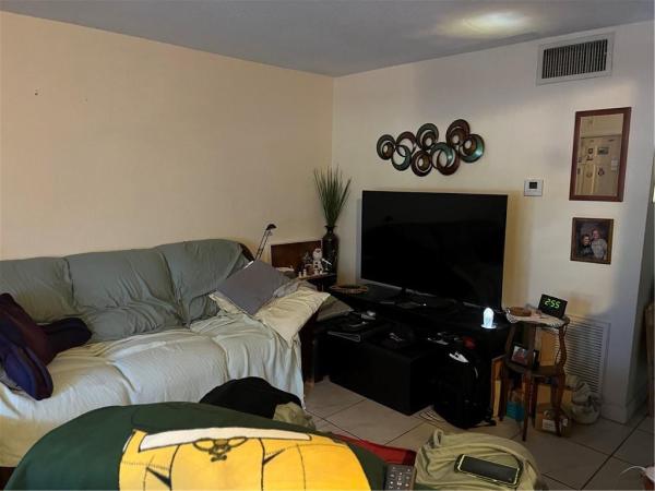 Wilton Village, 2607 NE 8th Ave #14, Wilton Manors, Florida 33334, image 2