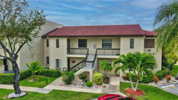 Fairways Of Boca Lago, 21203 Lago Cir, Boca Raton, Florida 33433, image 1