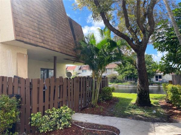 Le Clos Townhomes, 147 San Remo Blvd, North Lauderdale, Florida 33068, image 1