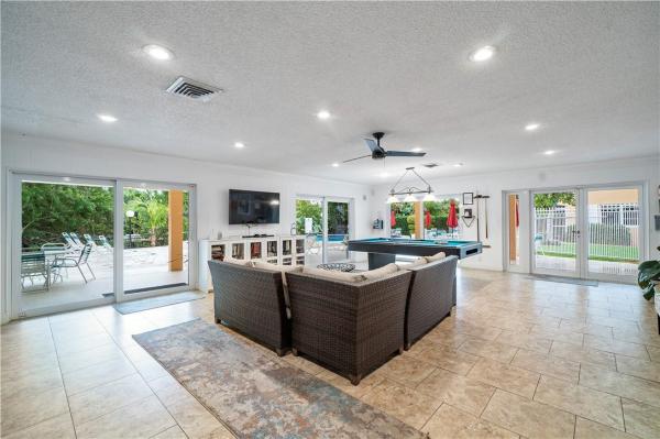 Manor Grove Village, 1930 NE 2nd Ave #117L, Wilton Manors, Florida 33305, image 2