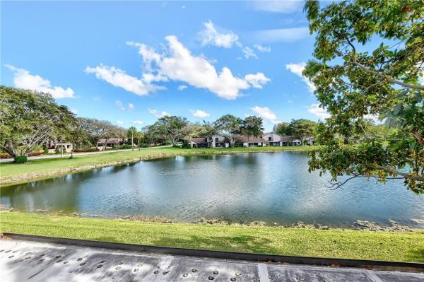 The Lakes Of Deer Creek, 630 Deer Creek Lake Point North Ln, Deerfield Beach, Florida 33442, image 3