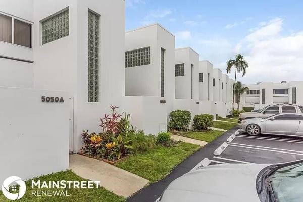 Park Place Townhomes, 5050 Elmhurst Rd #E, West Palm Beach, Florida 33417, image 2