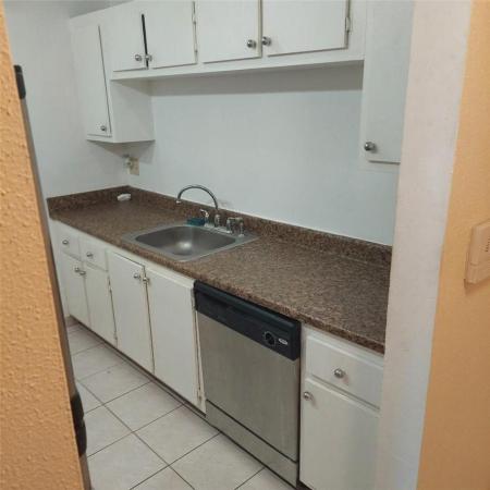 Park Place Townhomes, 5050 Elmhurst Rd #E, West Palm Beach, Florida 33417, image 3