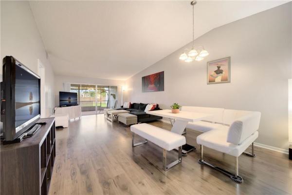 The Villas At Lucerne Lakes, 4355 Lucerne Villas Ln, Lake Worth, Florida 33467, image 1