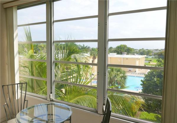 Village Royale Greenbriar, 2515 NE 1st Ct #4130, Boynton Beach, Florida 33435, image 3