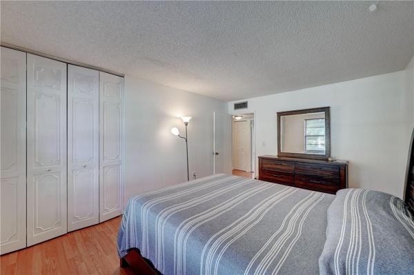 The Racquet Club, 805 W Oakland Park Blvd #D8, Oakland Park, Florida 33311, image 3