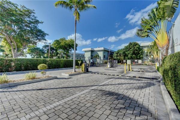 The Racquet Club, 805 W Oakland Park Blvd #D8, Oakland Park, Florida 33311, image 2