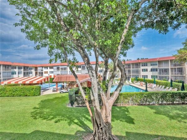 Hollybrook Golf & Tennis Club, 9800 N Hollybrook Lake Dr #205, Pembroke Pines, Florida 33025, image 1