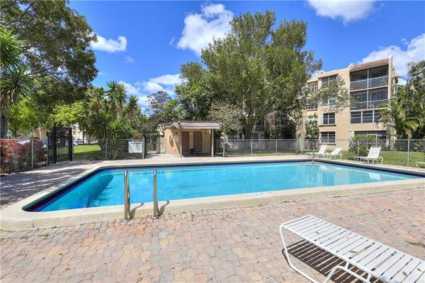 Live Oak Of Pine Island Ridge, 9470 Live Oak Pl #304, Davie, Florida 33324, image 1