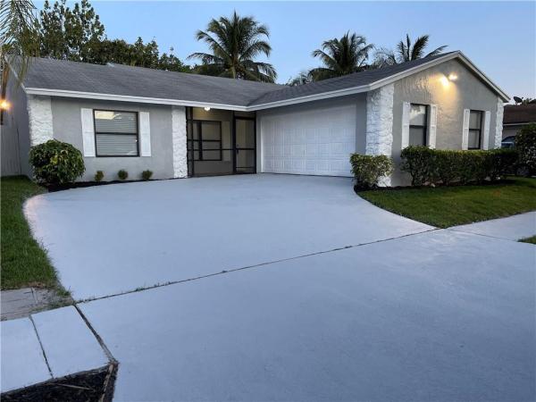 Lantana Homes, 5726 Ithaca Cir E, Lake Worth, Florida 33463, image 1