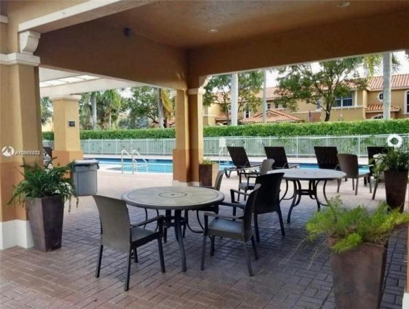 Villa Vizcaya, 8421 NW 140th St #3505, Miami Lakes, Florida 33016, image 2