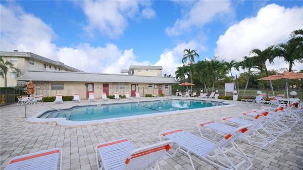 Camelot Hall, 4321 NW 16th St #111C, Lauderhill, Florida 33313, image 2
