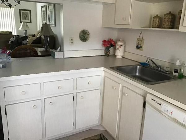 Oriole Gardens 3, 7350 NW 1st St #201, Margate, Florida 33063, image 1
