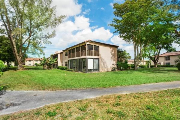 The Pines Of Boca Lago, 9286 Vista Del Lago, Boca Raton, Florida 33428, image 2