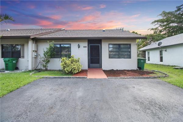Spring Lake Villas, 8009 NW 100th Dr, Tamarac, Florida 33321, image 2
