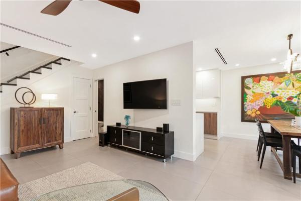 Townhouse Isles, 4 Middlesex Dr, Wilton Manors, Florida 33305, image 1