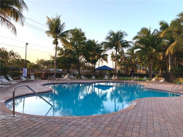 Parkside Square, 2930 S Greenleaf Cir, Boynton Beach, Florida 33426, image 1