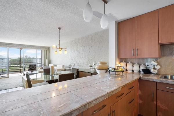 Poinciana Place Of Pine Island Ridge, 9440 Poinciana Pl #401, Davie, Florida 33324, image 2