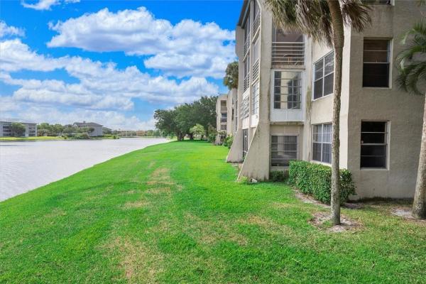 Poinciana Place Of Pine Island Ridge, 9440 Poinciana Pl #401, Davie, Florida 33324, image 1