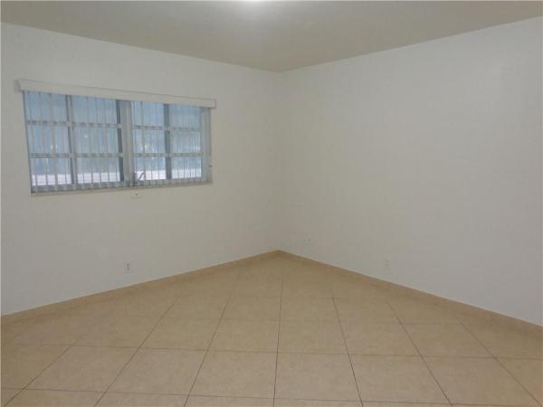 Dell Manor, 1825 NE Cleveland St #11, Hollywood, Florida 33020, image 2
