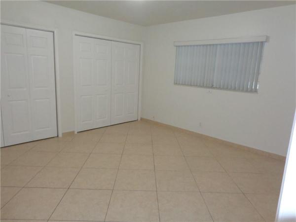Dell Manor, 1825 NE Cleveland St #11, Hollywood, Florida 33020, image 3