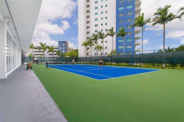 One Fifty One At Biscayne, 14951 Royal Oaks Ln #2004, North Miami, Florida 33181, image 2