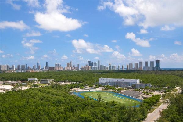 One Fifty One At Biscayne, 14951 Royal Oaks Ln #2004, North Miami, Florida 33181, image 3