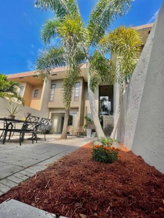 Townhouses Of Crystal Lake, 4799 NW 9th Ave, Deerfield Beach, Florida 33064, image 1
